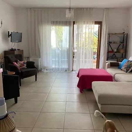 Turgutreis Merkezi Konumda Site Icinde Yazlik Ev Bodrum