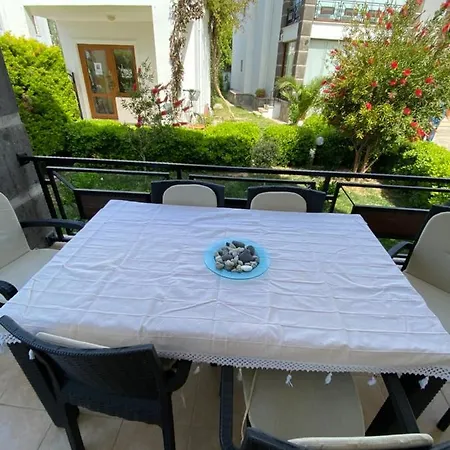 Turgutreis Merkezi Konumda Site Icinde Yazlik Ev